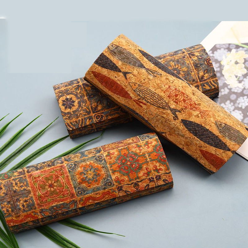 Men Accessories To Look Good - Etui na okulary z naturalnego korka