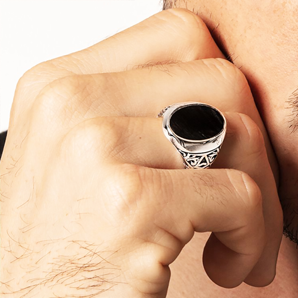 Czarny owalny sygnet w stylu e – Men Accessories Brands recenzja i cena
